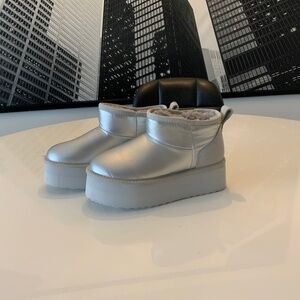 Dream Pairs Silver Platform Ankle Boots | Faux Fur Lined